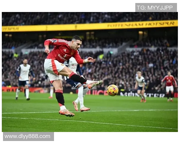 足总杯激战巴萨凭借帽子戏法力克曼联全场沸腾的精彩瞬间回顾 足总杯激战巴萨凭借帽子戏法力克曼联全场沸腾的精彩瞬间回顾