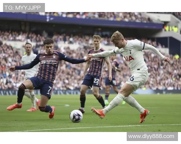 中超联赛精彩对决巴萨热刺战成平局引发热议与讨论 中超联赛精彩对决巴萨热刺战成平局引发热议与讨论